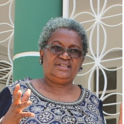 Maria Teresa Victoria, Docente de Angola